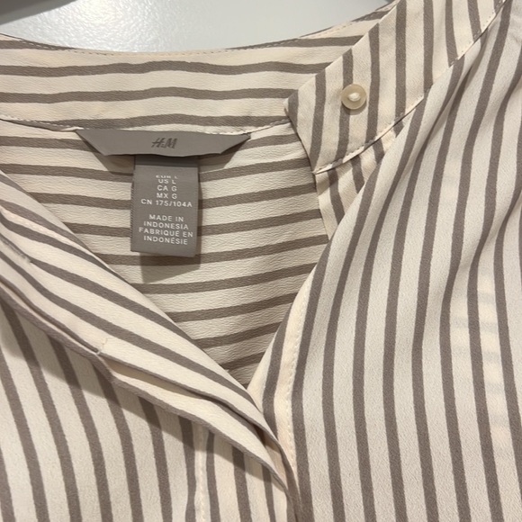 H&M breezy top - Picture 2 of 2